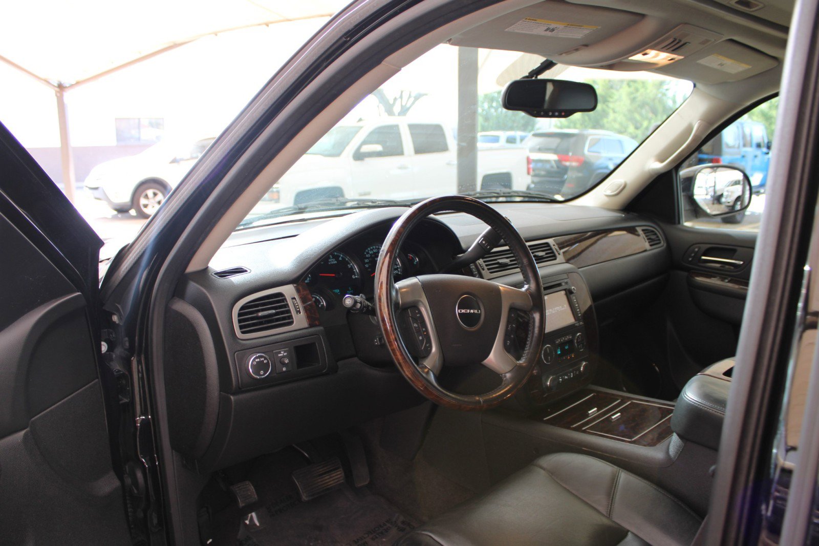 Used 2013 GMC Yukon Denali image 12