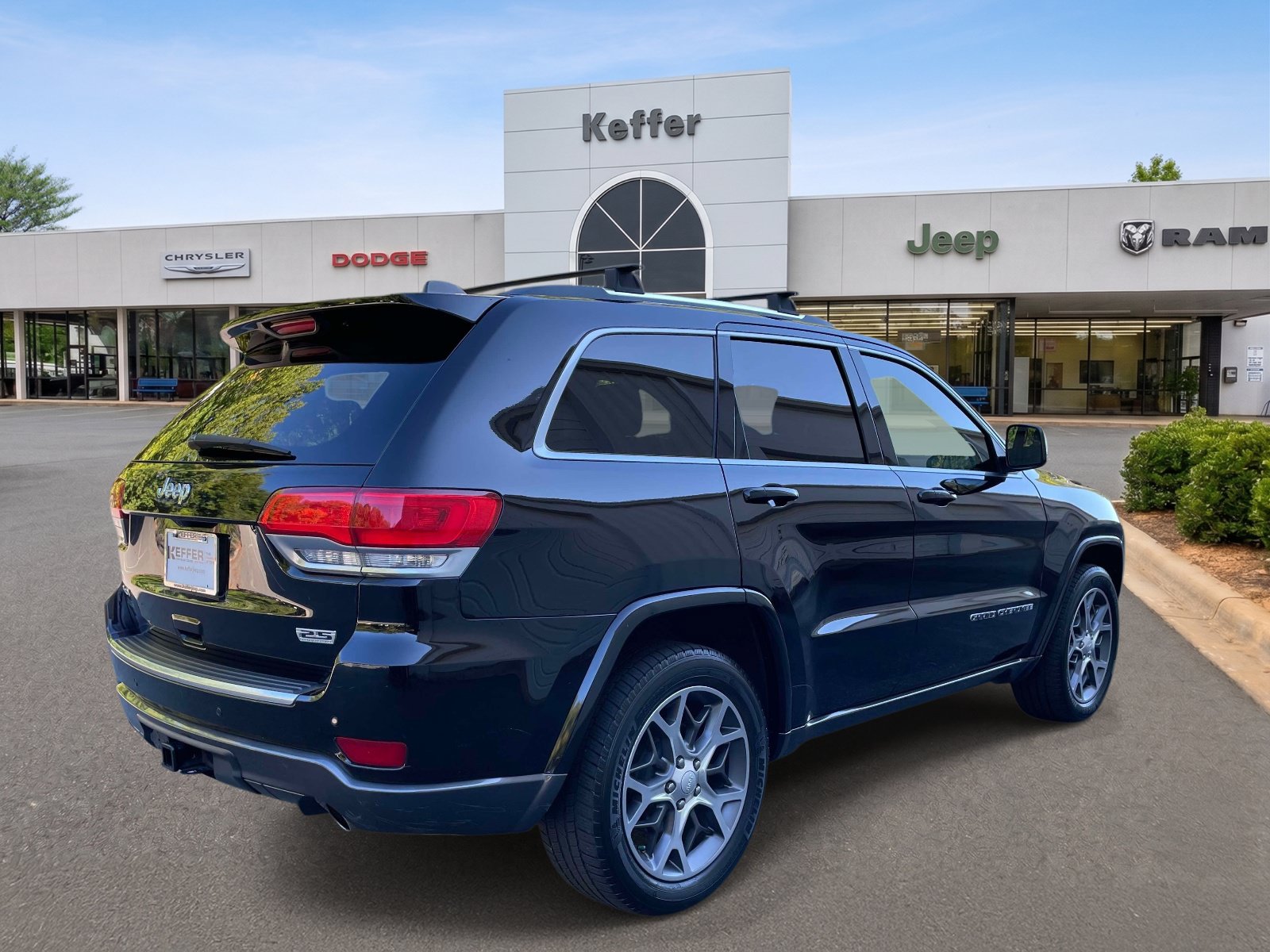 Used 2018 Jeep Grand Cherokee Limited AWD/4WD image 6