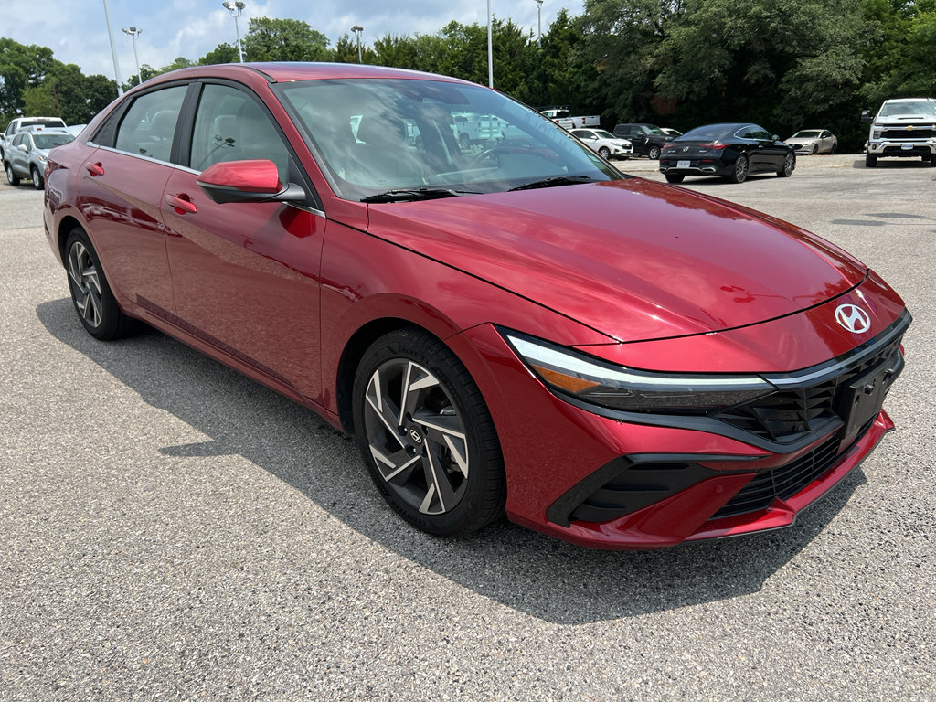 Used 2024 Hyundai Elantra Limited FWD image 2