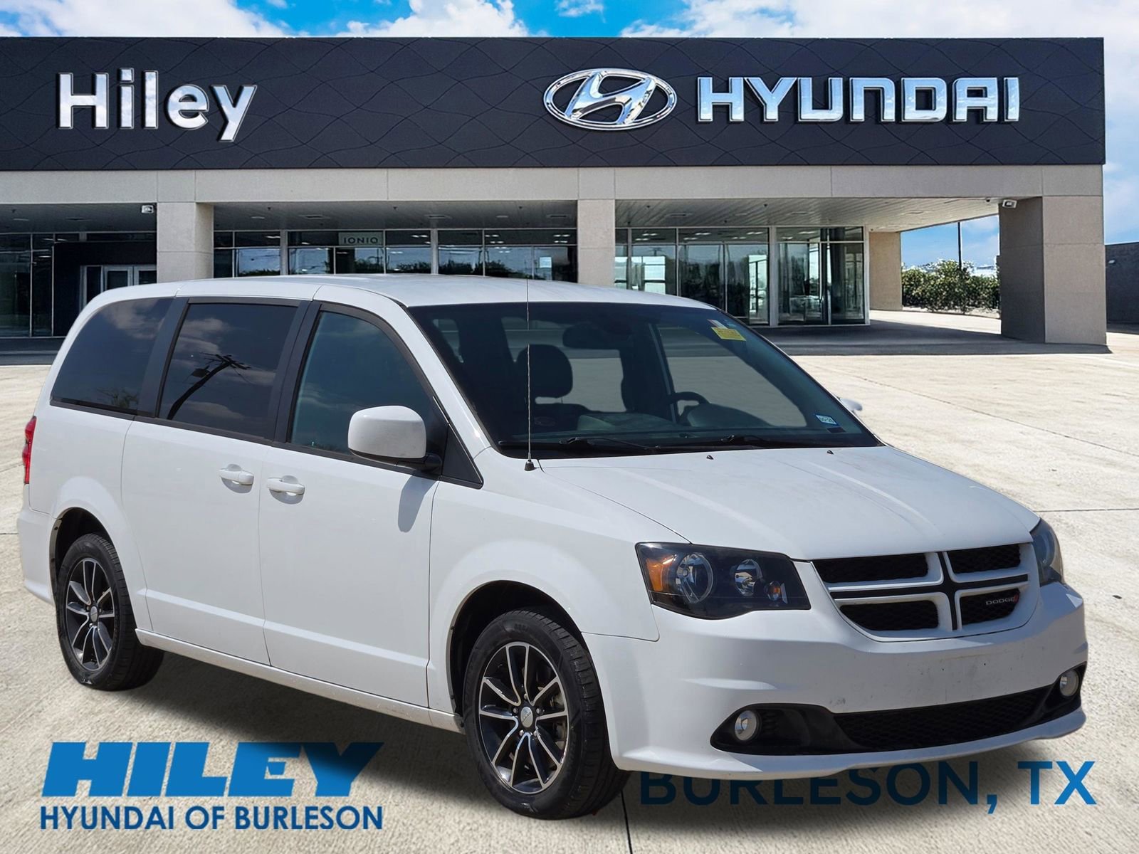 Used 2019 Dodge Grand Caravan GT image 2