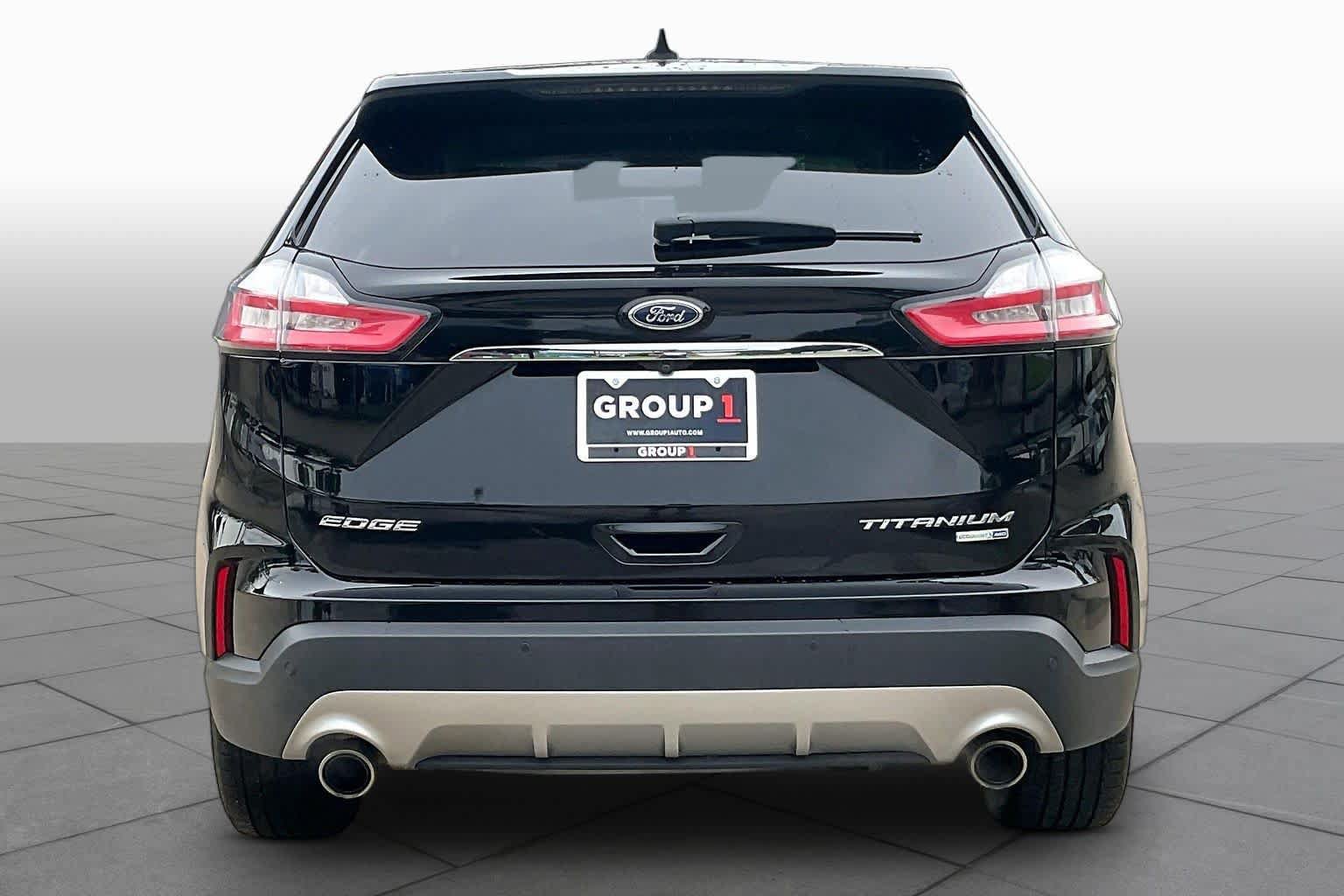 Used 2019 Ford Edge Titanium w/ Cold Weather Package AWD/4WD image 5