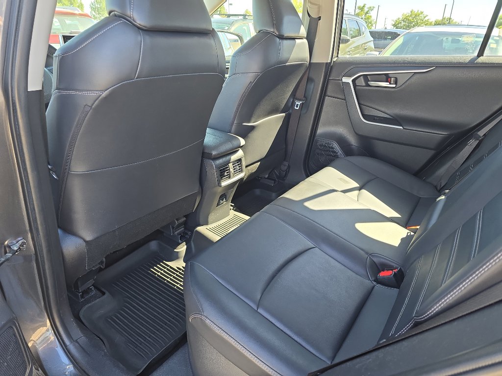 Used 2019 Toyota RAV4 Limited image 16