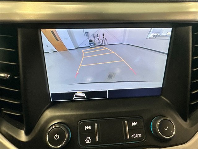 Certified 2023 GMC Acadia SLE image 17