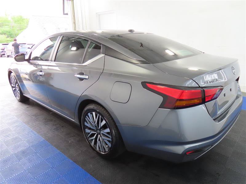Used 2024 Nissan Altima 2.5 SV FWD image 9