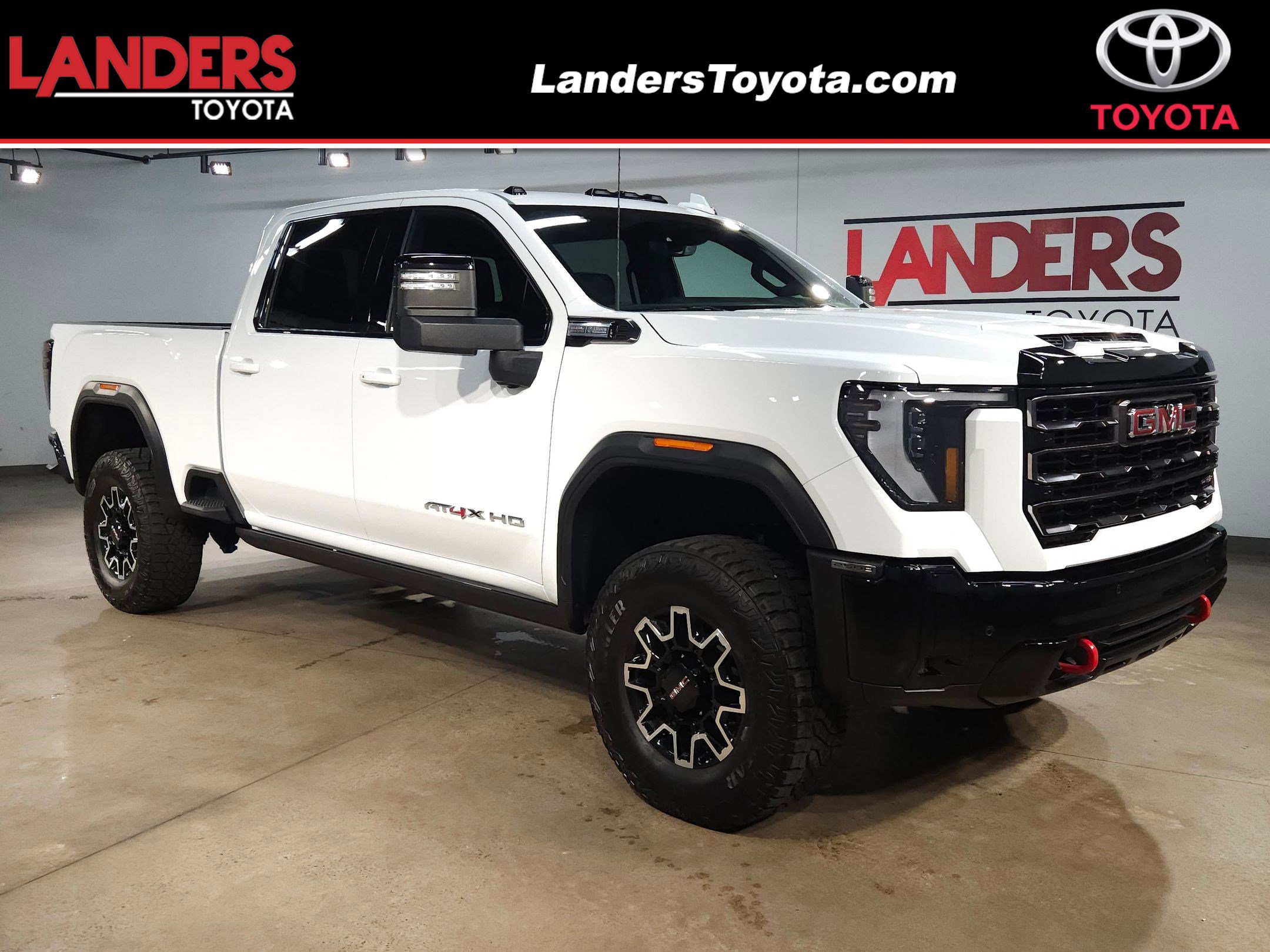 Used 2025 GMC Sierra 2500 AT4X image 1