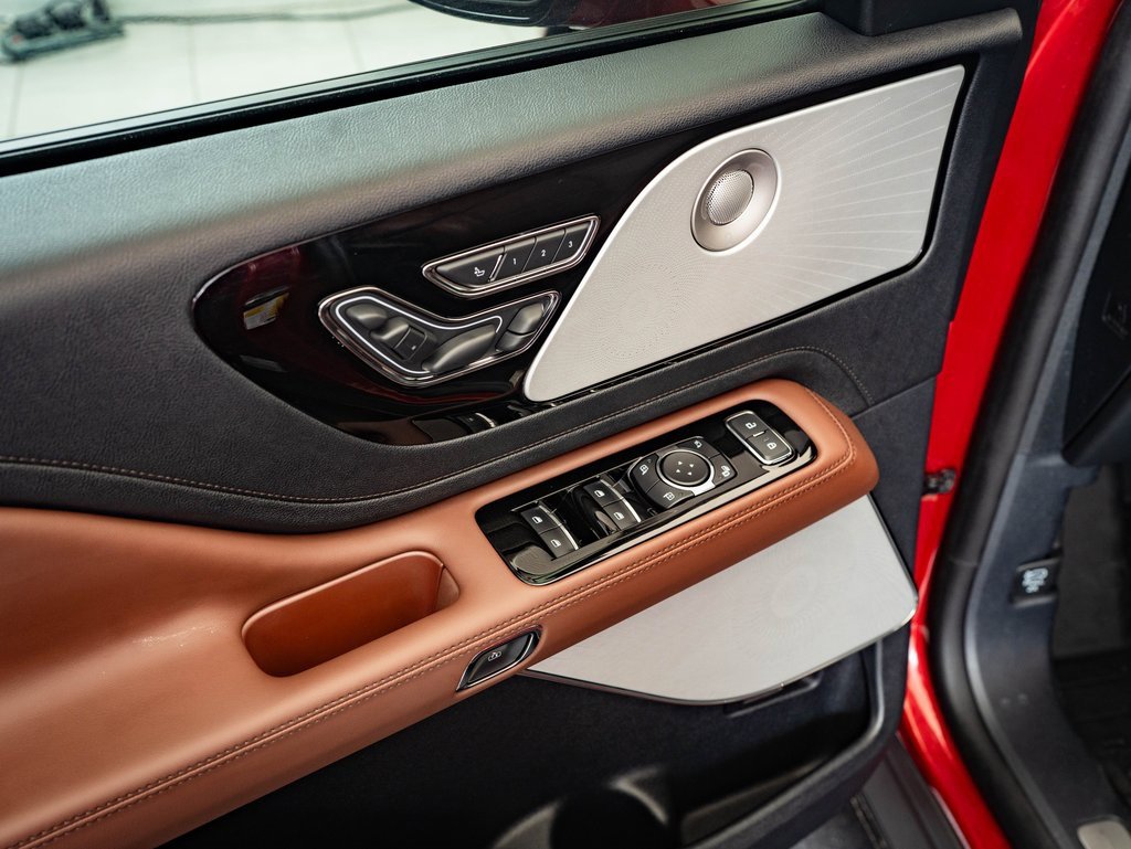 Used 2025 Lincoln Aviator Reserve w/ Equipment Group 201A image 24