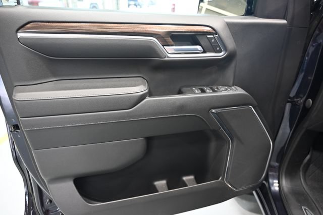 Used 2023 Chevrolet Silverado 1500 LT AWD/4WD image 25