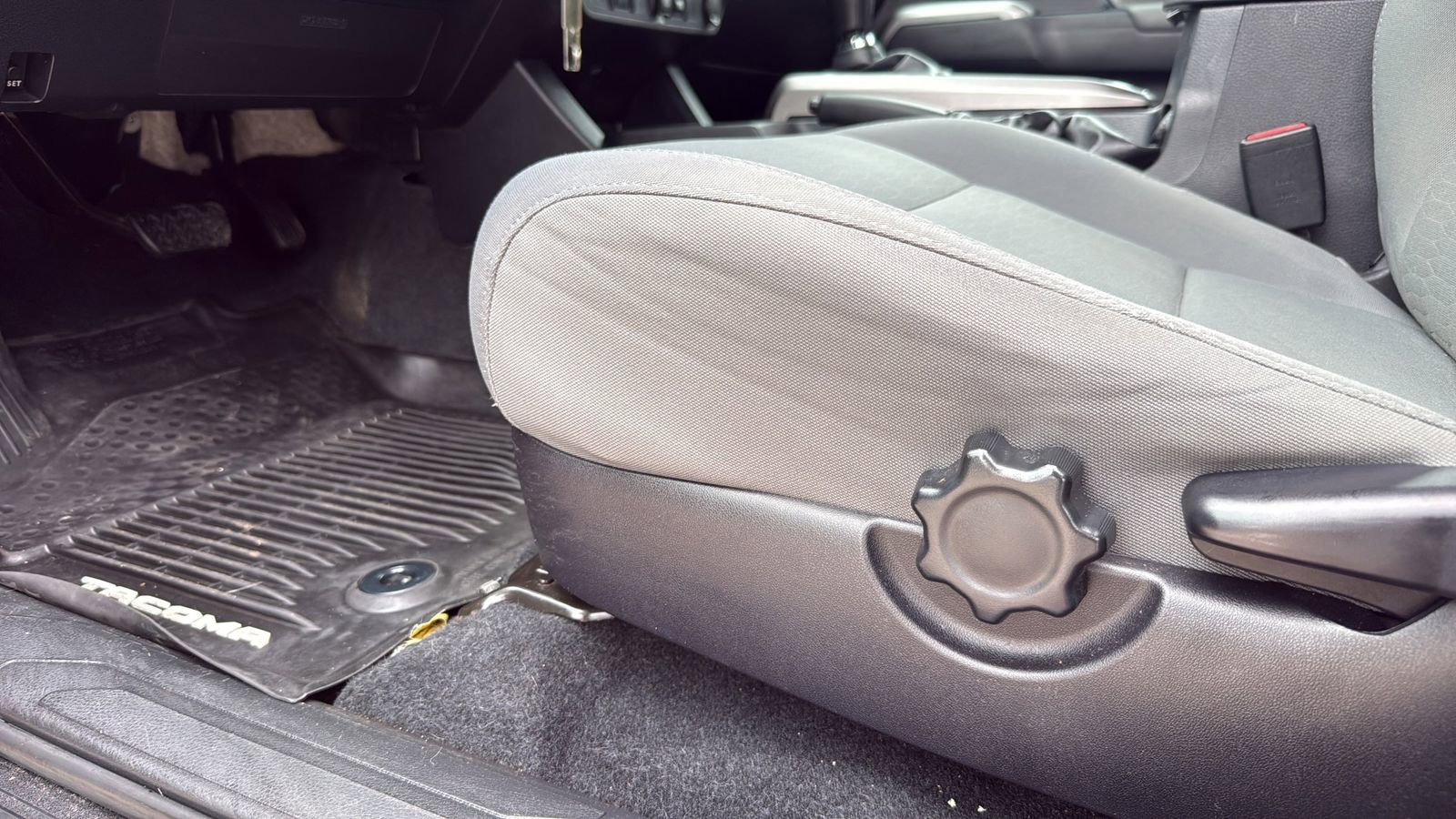 Used 2019 Toyota Tacoma SR5 AWD/4WD image 10