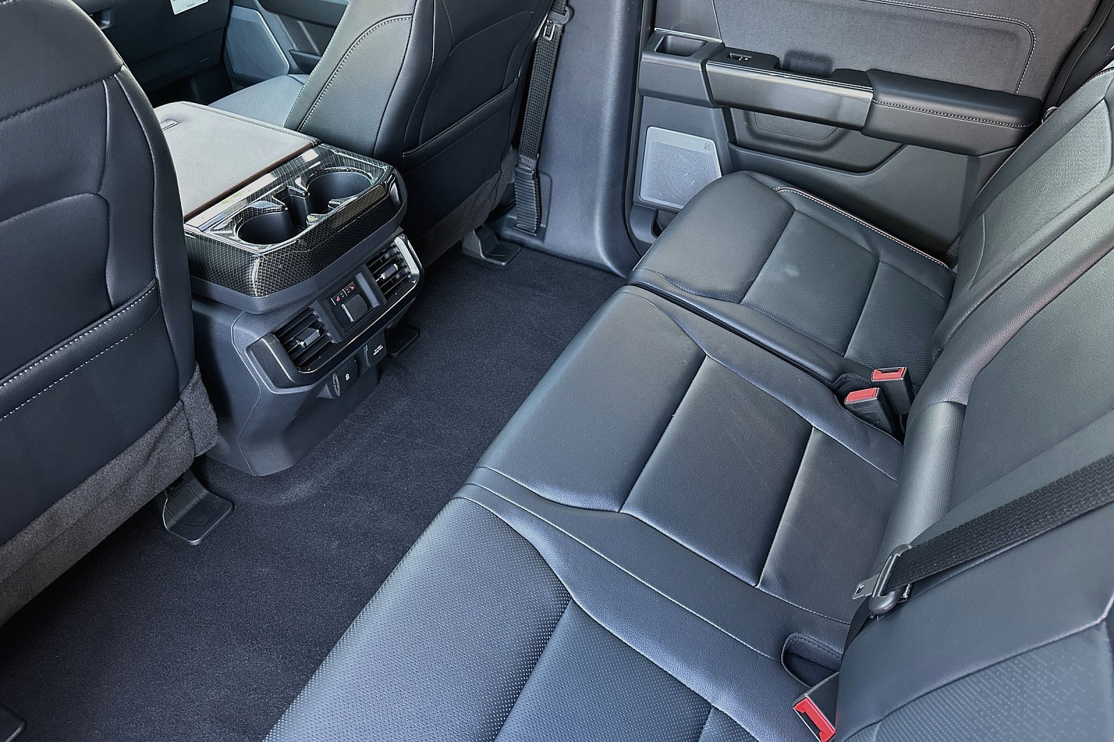 New 2023 Ford F150 Lariat w/ Equipment Group 502A High image 9