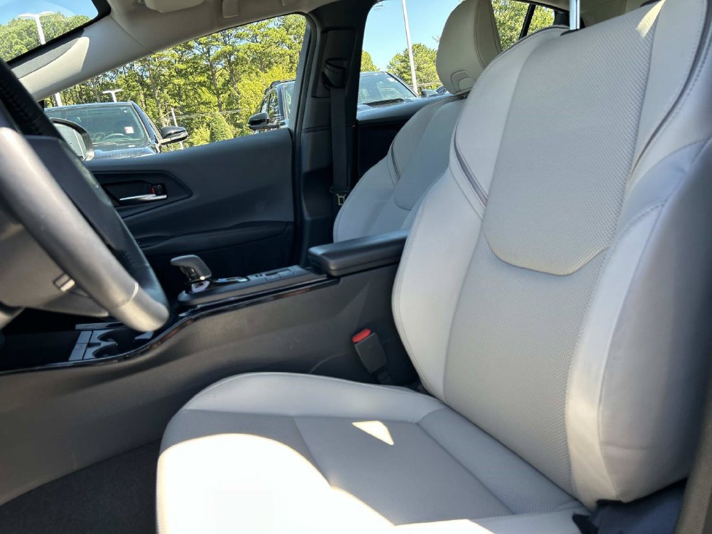 Used 2025 Toyota Prius XLE FWD image 23