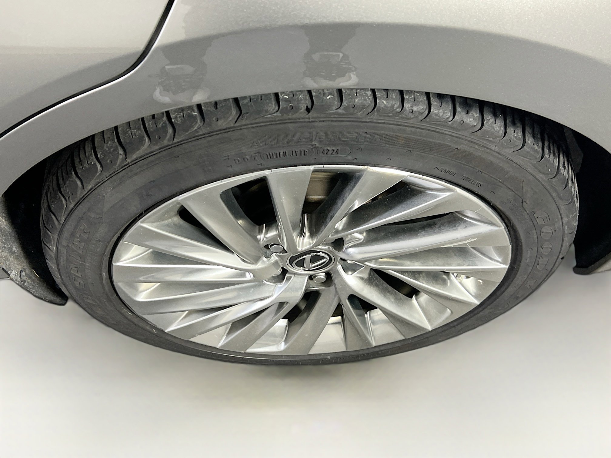 Used 2021 Lexus ES 300h Ultra Luxury w/ Accessory Package 2 image 32