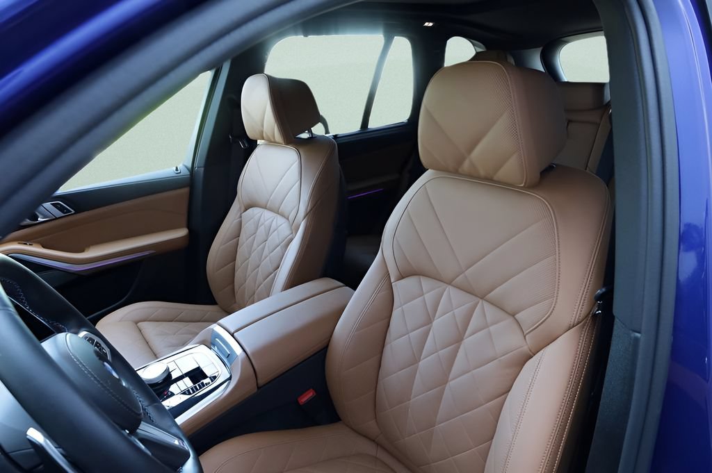 Used 2025 BMW X5 M60i AWD/4WD image 19