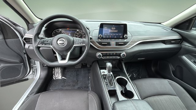 Used 2024 Nissan Altima 2.5 SV FWD image 16