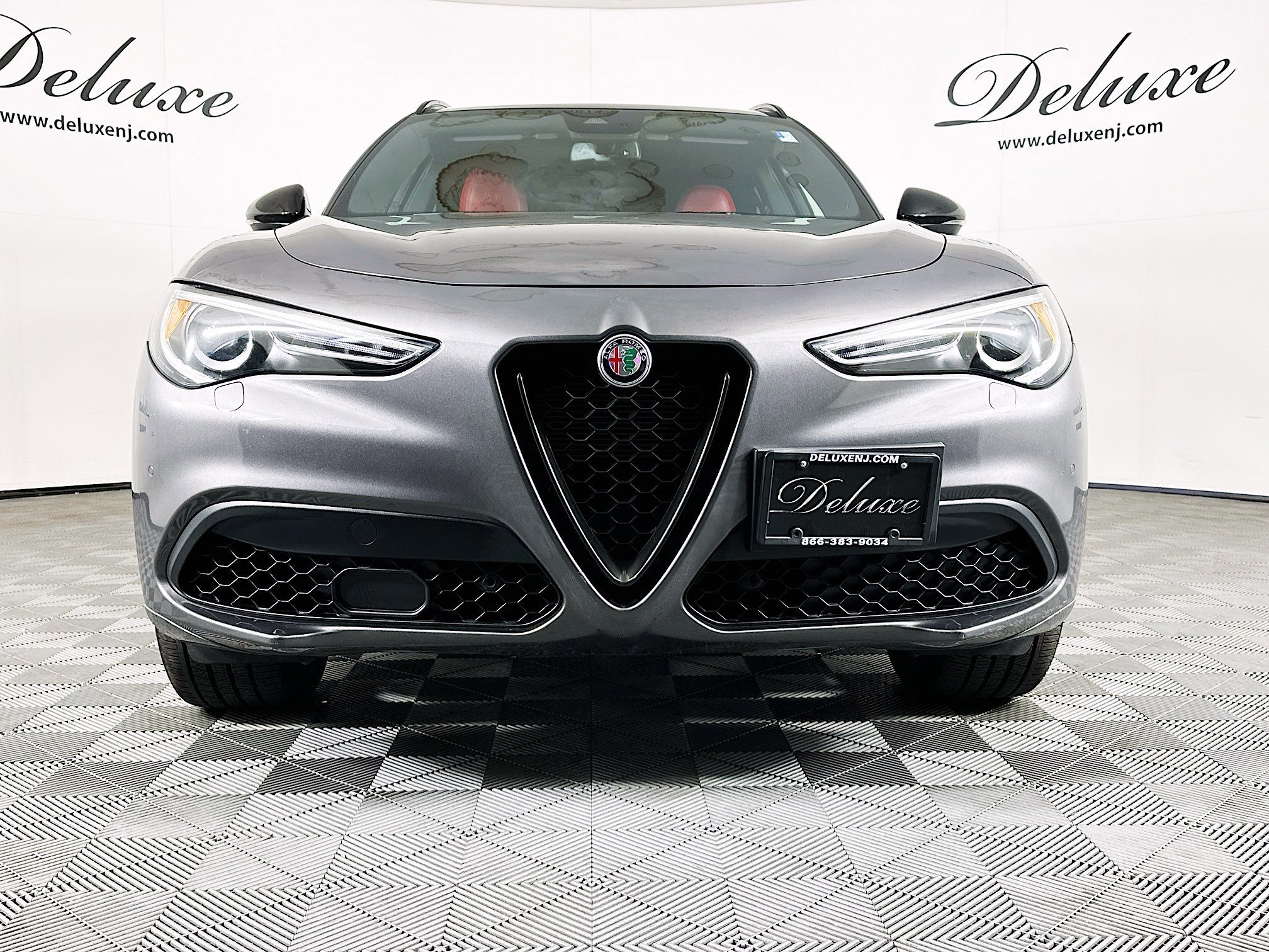 Used 2022 Alfa Romeo Stelvio Veloce image 2