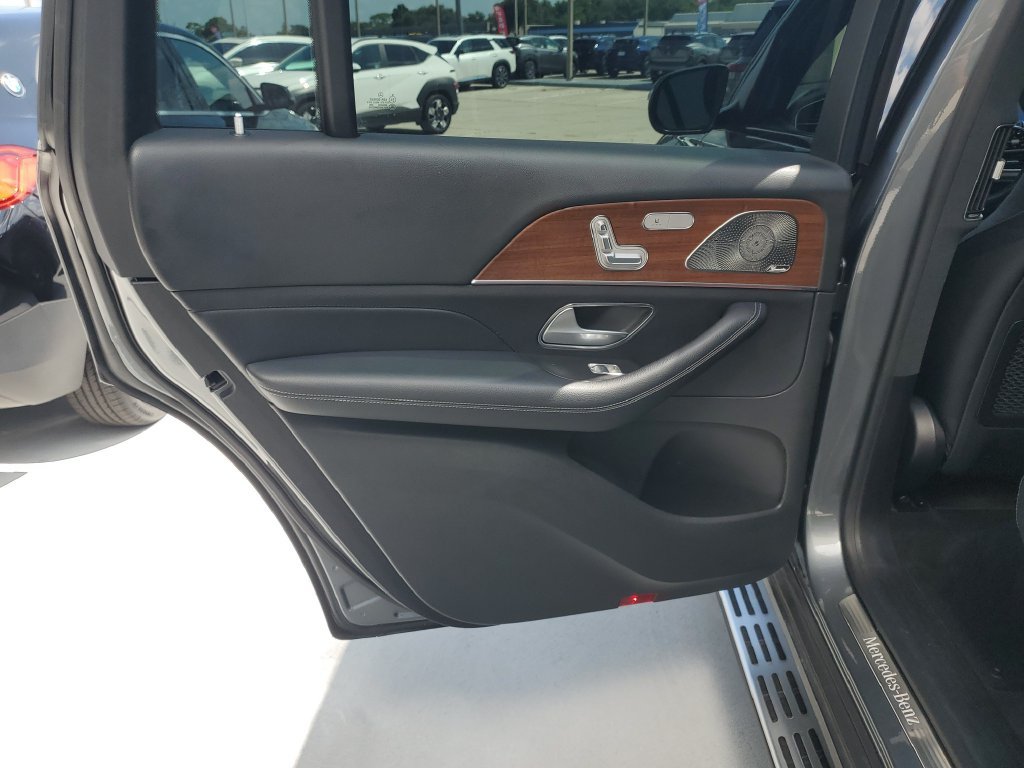 Used 2021 Mercedes-Benz GLS 450 4MATIC image 18