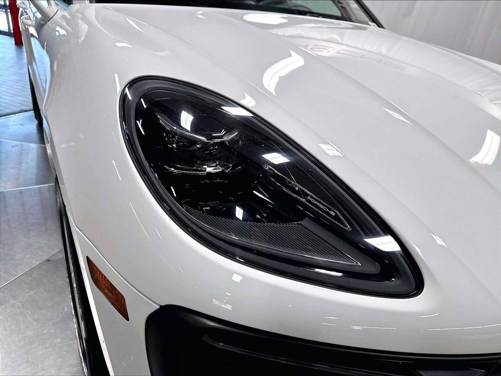 Used 2024 Porsche Macan w/ Premium Plus Package AWD/4WD image 14