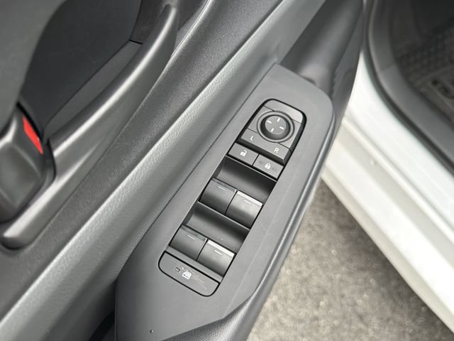 Used 2025 Toyota Prius LE FWD image 20