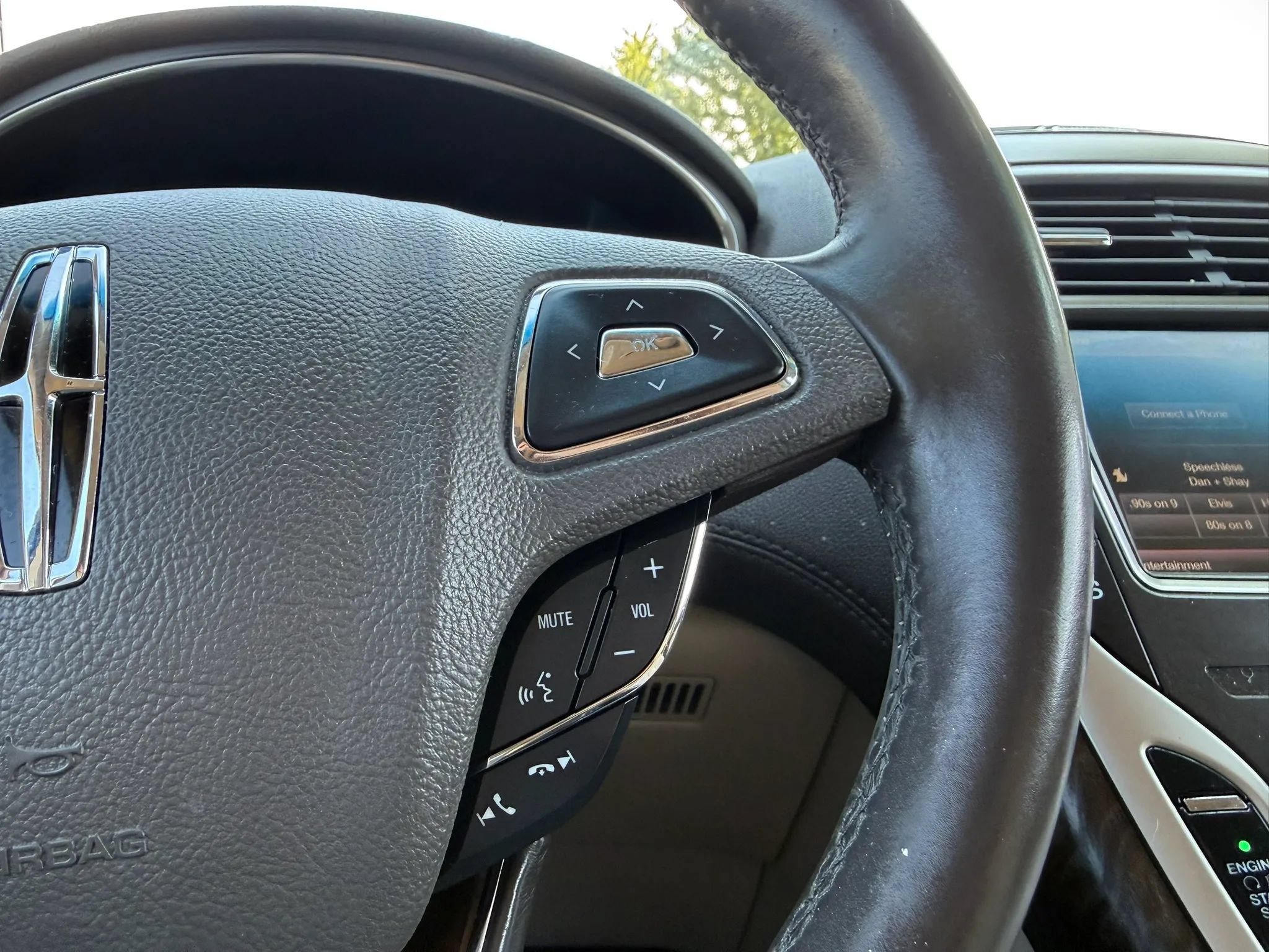 Used 2016 Lincoln MKX Select w/ Select Plus Package AWD/4WD image 32