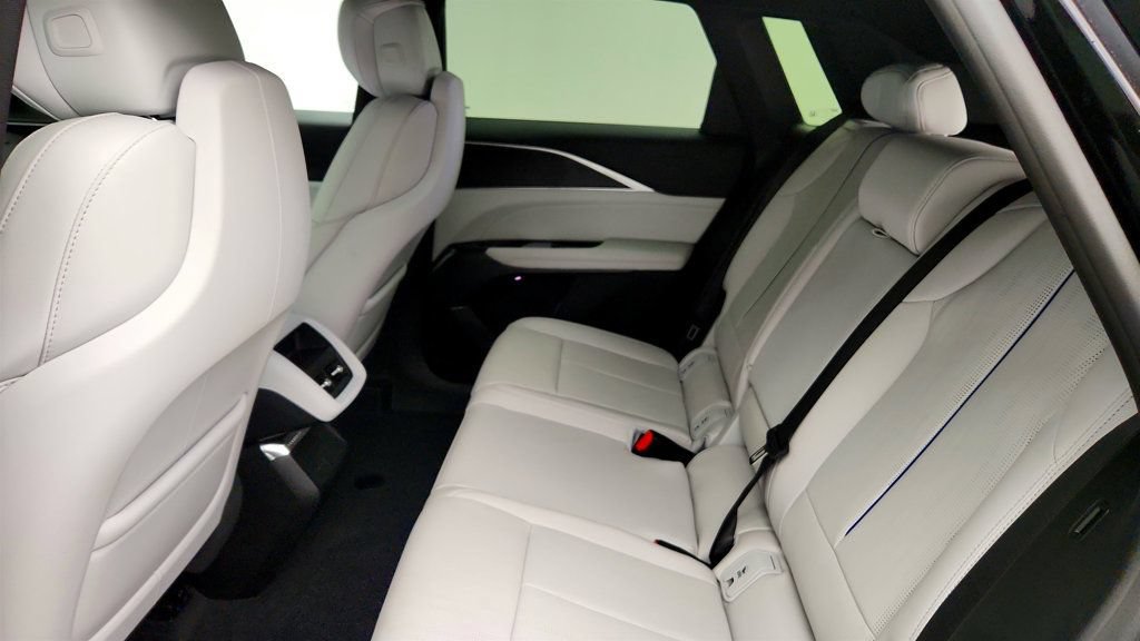 Used 2025 Cadillac Lyriq Luxury w/ LPO, Floor Liner Package RWD image 19
