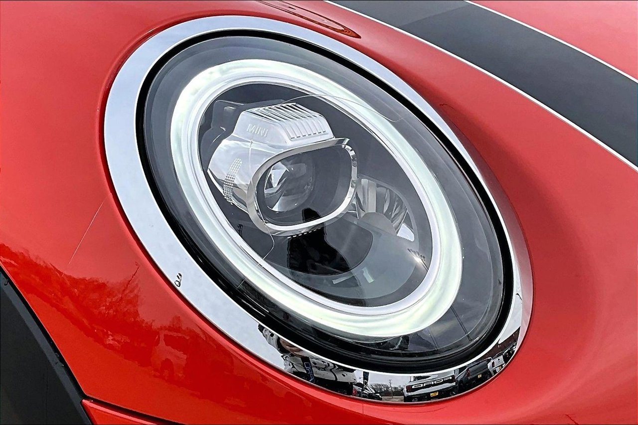 Used 2019 MINI Cooper S w/ Signature Upholstery Package image 31