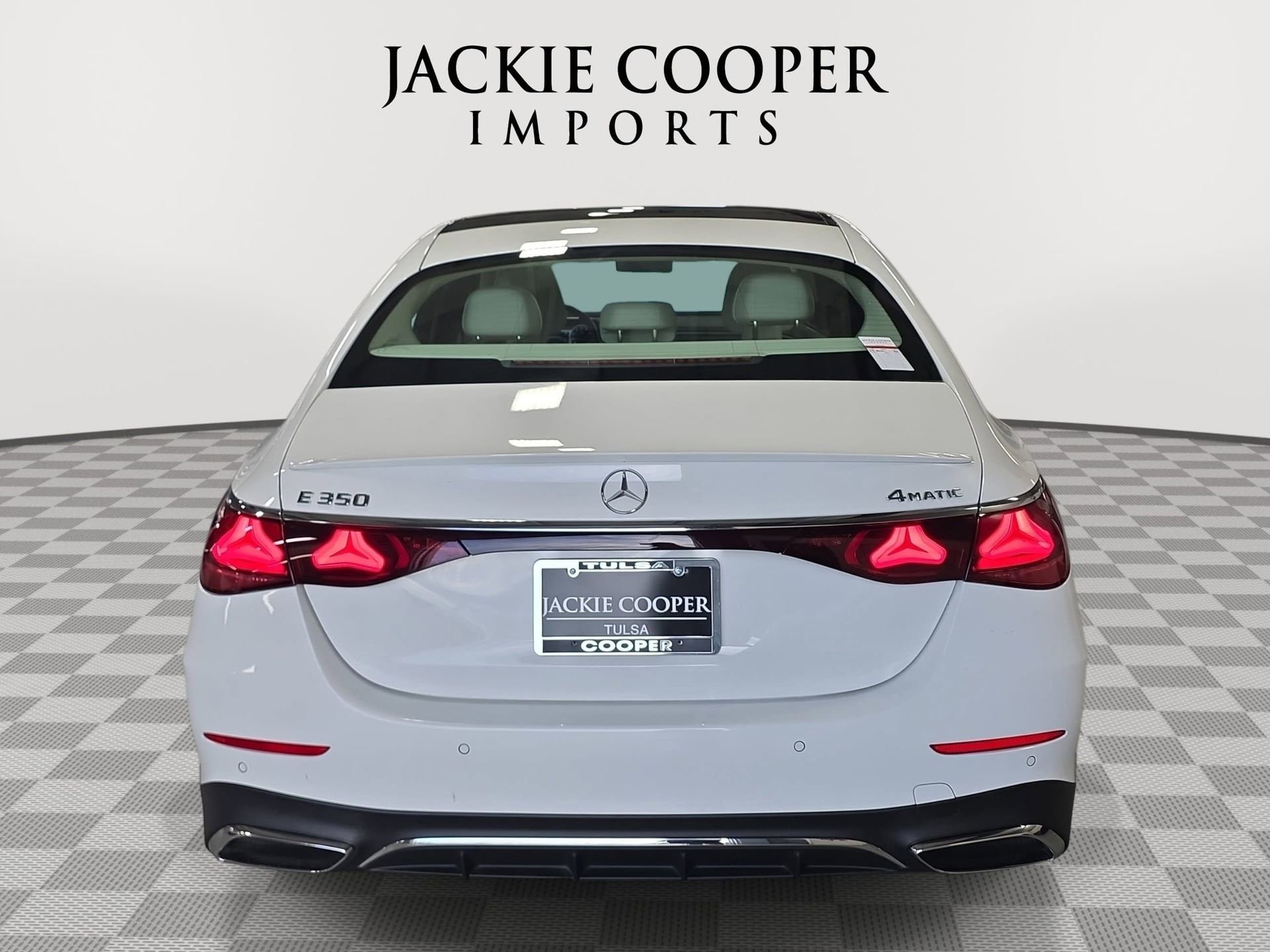 Used 2025 Mercedes-Benz E 350 4MATIC Sedan image 6