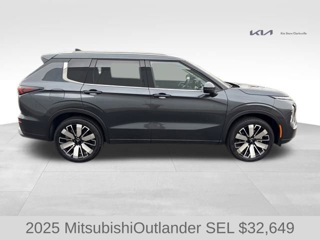 Used 2025 Mitsubishi Outlander SEL image 9