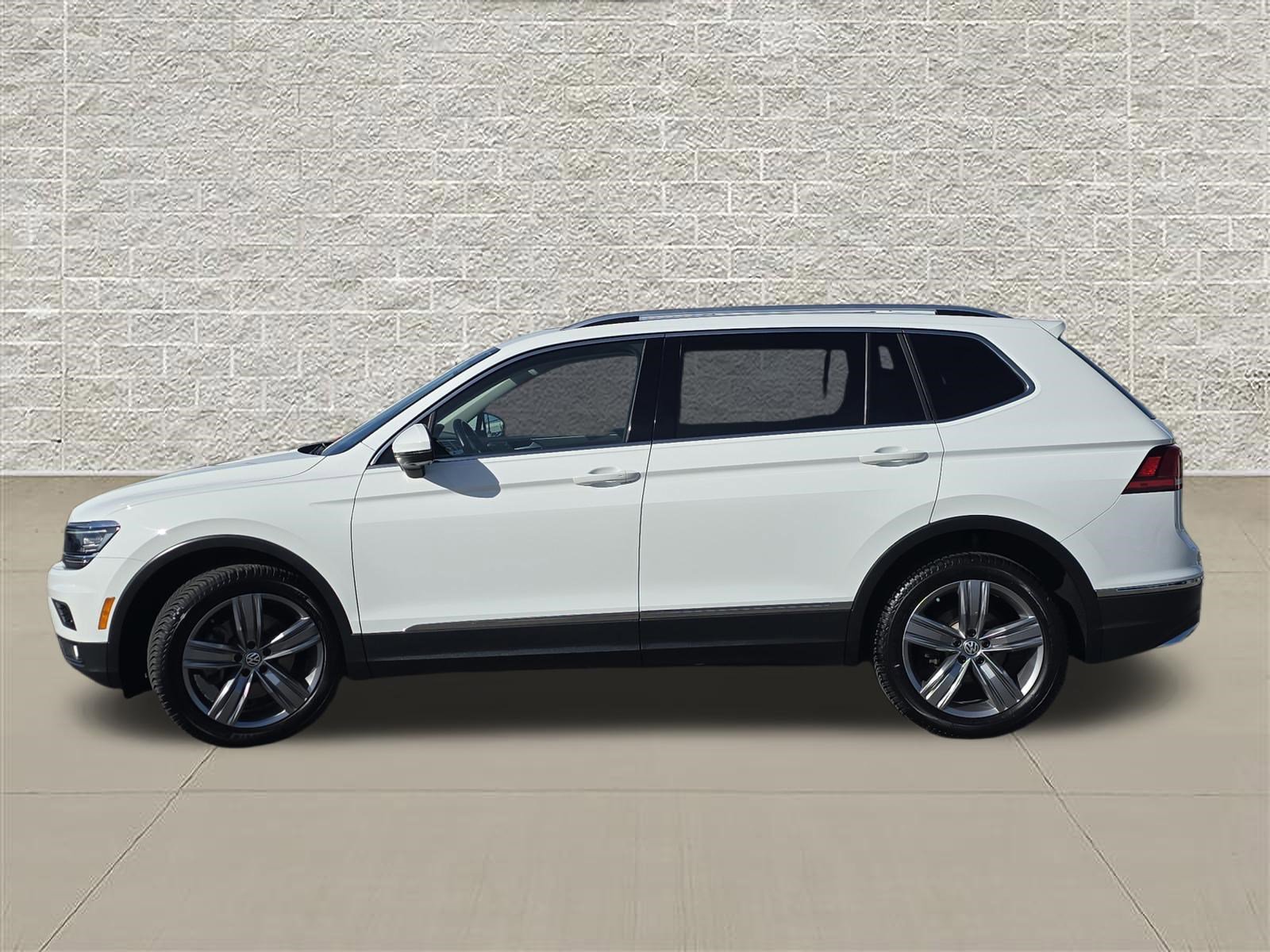 Used 2018 Volkswagen Tiguan SEL Premium w/ 3rd Row Seat Package AWD/4WD image 4