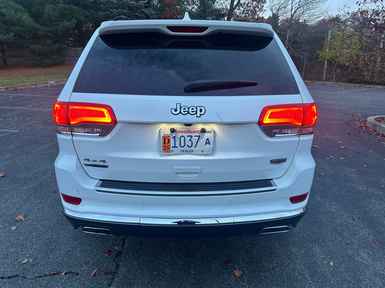 Used 2016 Jeep Grand Cherokee Summit image 8