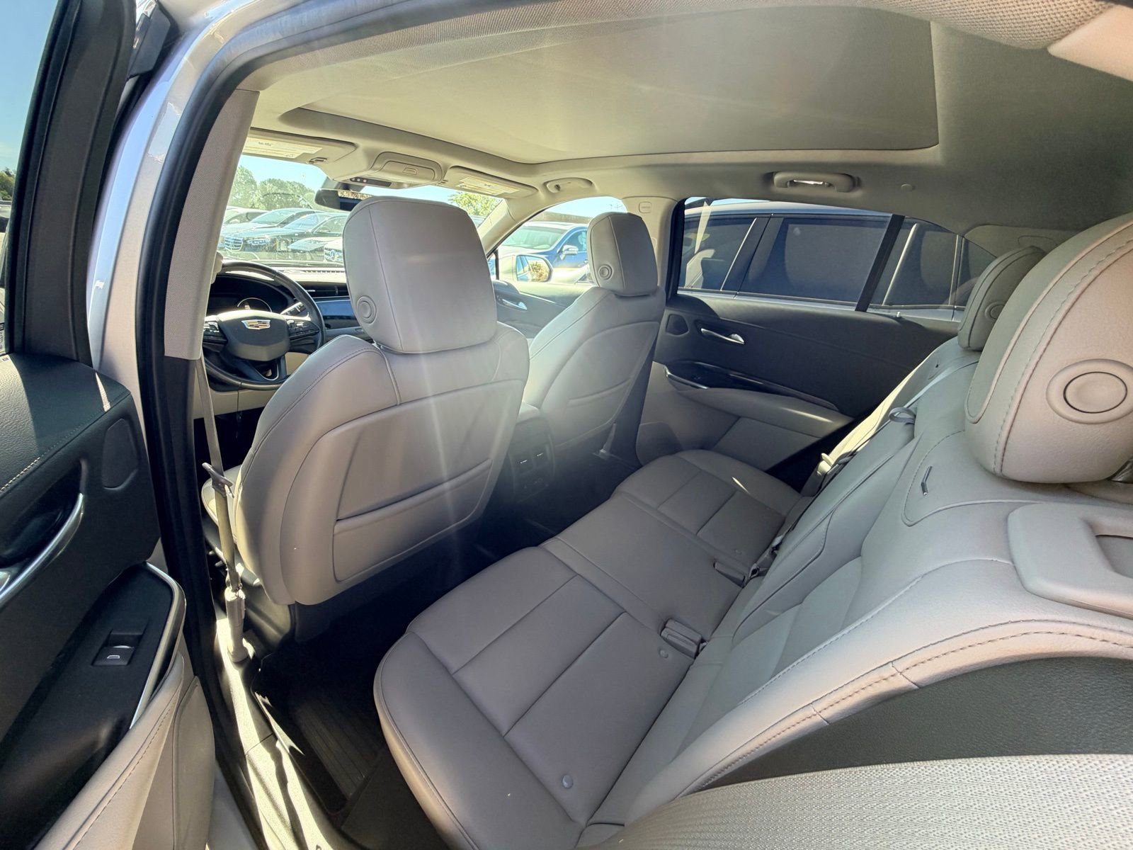 Used 2019 Cadillac XT4 Luxury w/ Cold Weather Package image 6