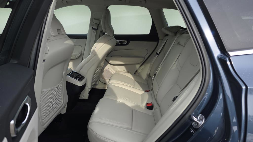 Used 2022 Volvo XC60 B5 Inscription w/ Advanced Package image 14