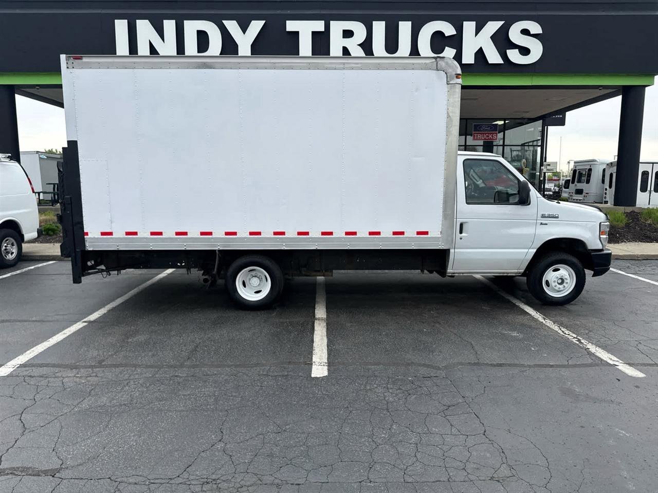 Used 2018 Ford E-350 and Econoline 350 Super Duty w/ Power Windows & Locks Group RWD image 5
