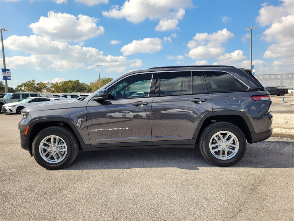Used 2025 Jeep Grand Cherokee Laredo X w/ Luxury Tech Group I image 4