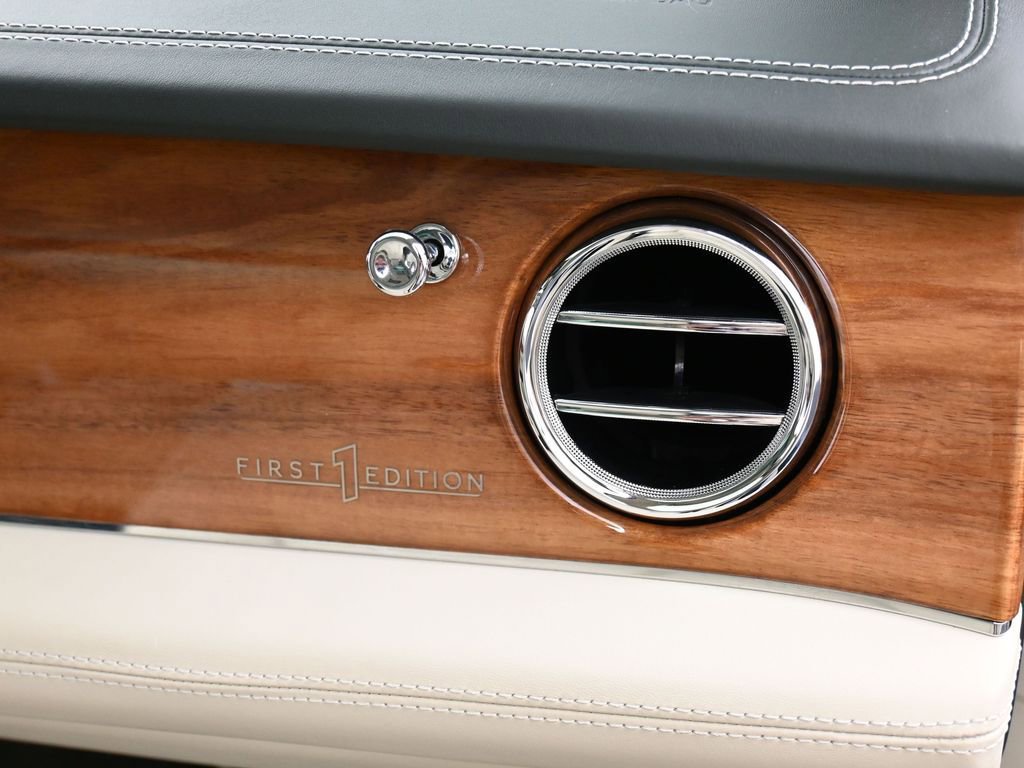 Used 2022 Bentley Bentayga AWD/4WD image 34