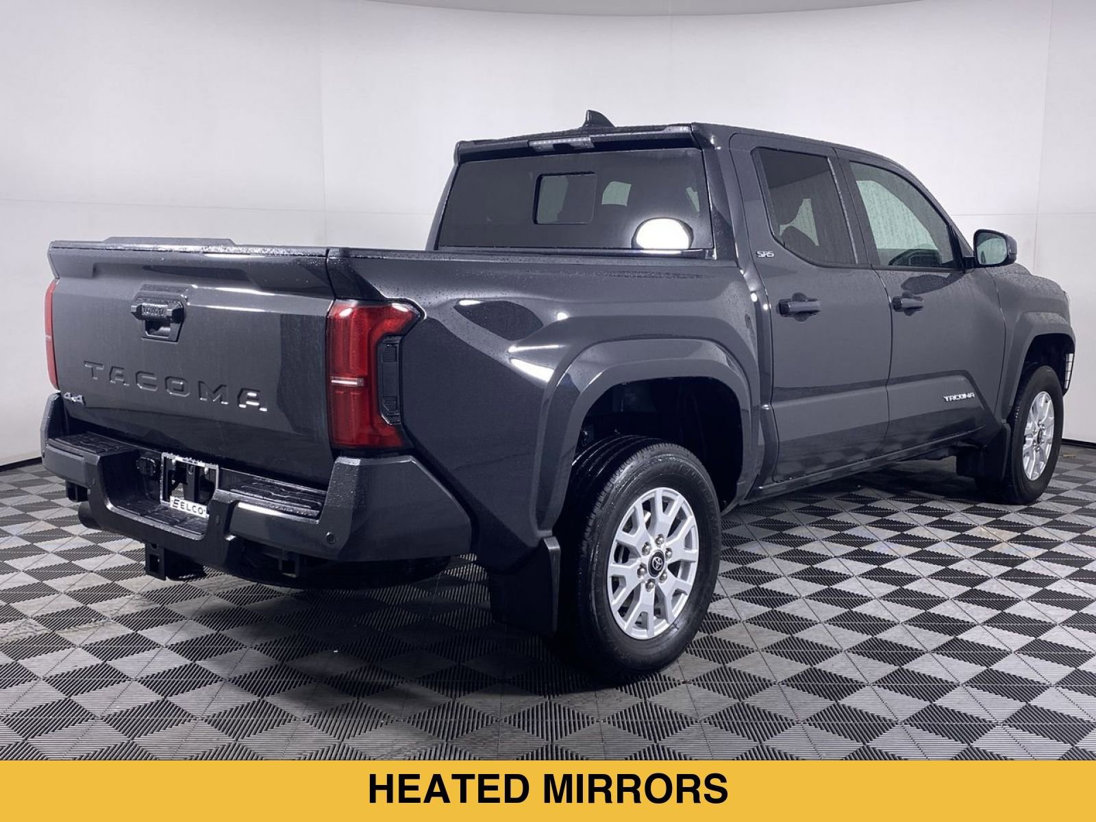 Used 2025 Toyota Tacoma SR5 w/ SR5 Upgrade Package AWD/4WD image 19