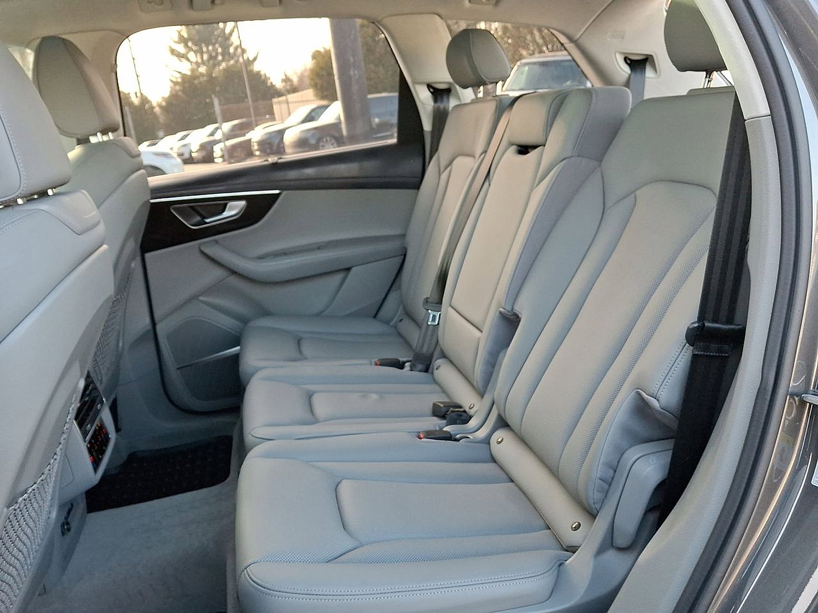 Used 2024 Audi Q7 3.0T Prestige image 29