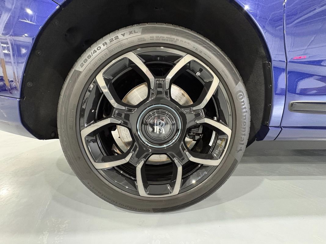 Used 2024 Rolls-Royce Cullinan Black Badge w/ Leather Finishing Pack image 37