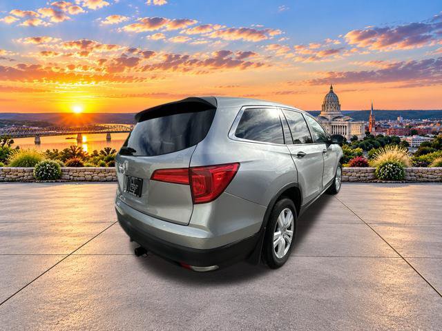 Used 2017 Honda Pilot LX image 4