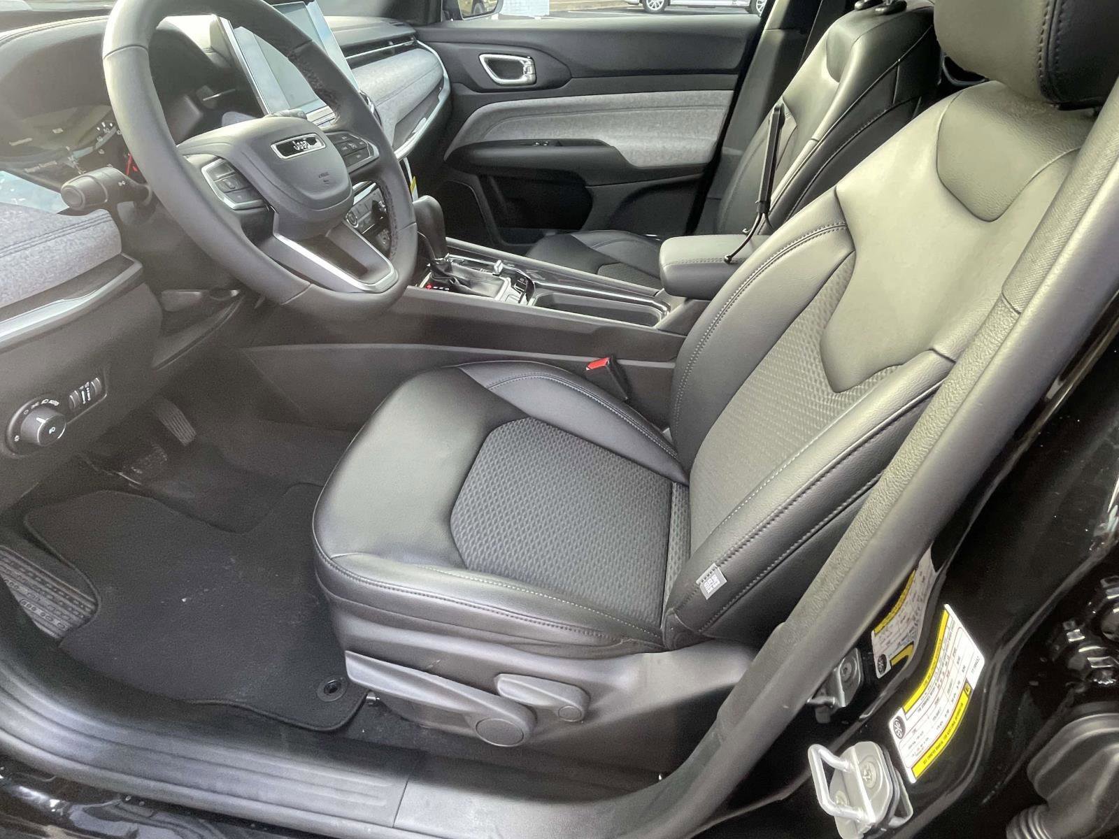 New 2026 Jeep Compass Latitude image 11