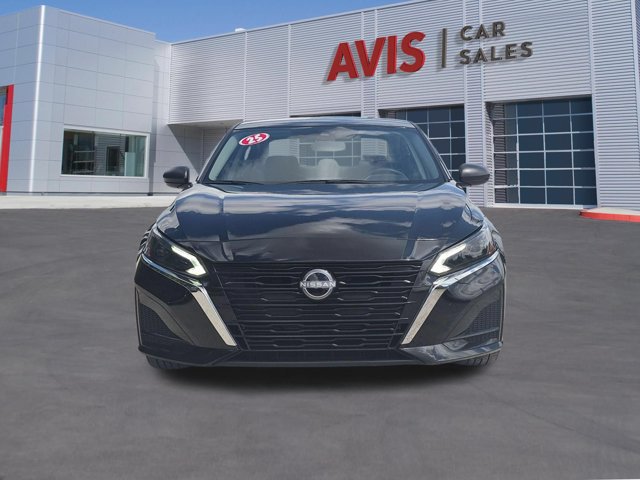 Used 2025 Nissan Altima 2.5 SV FWD image 2