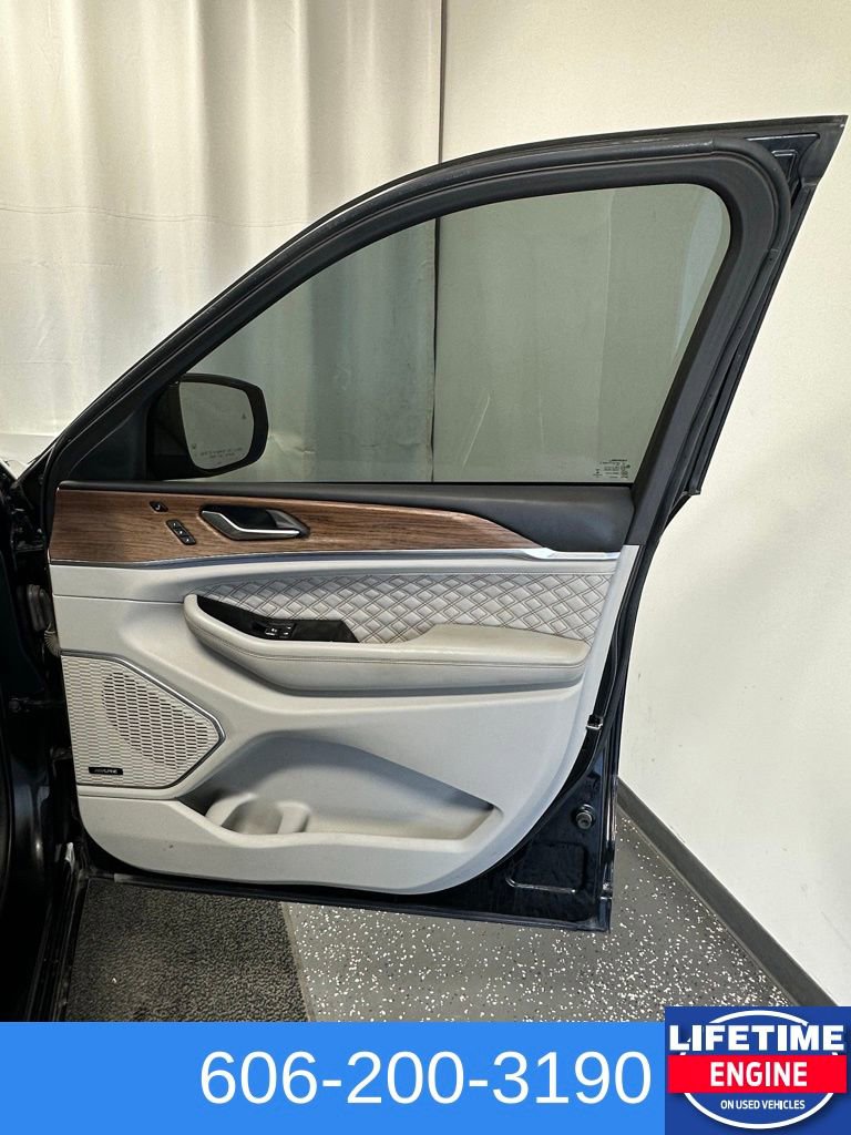 Used 2021 Jeep Grand Cherokee L Summit w/ Luxury Tech Group V image 21