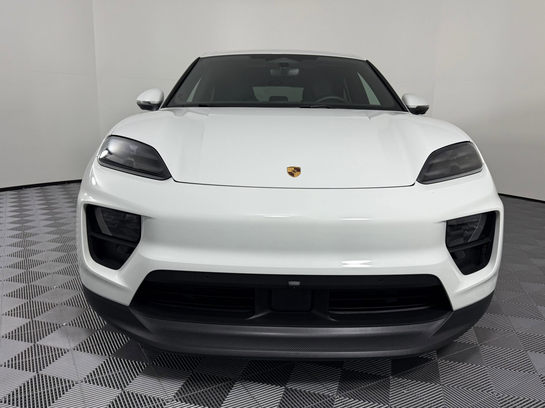 New 2025 Porsche Macan Electric image 6