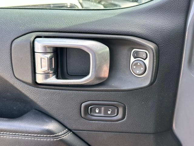 Used 2018 Jeep Wrangler Unlimited Sahara w/ Cold Weather Group AWD/4WD image 12