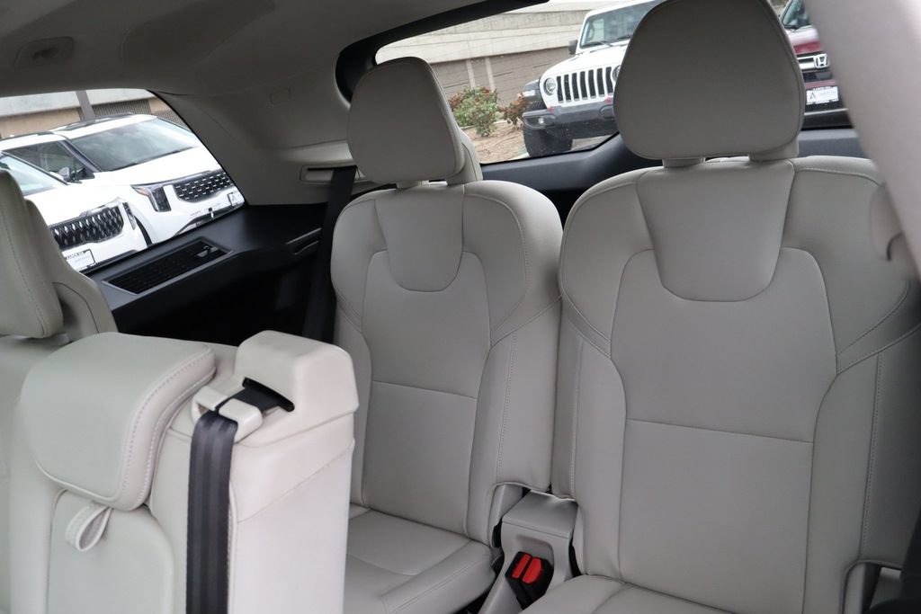 Used 2016 Volvo XC90 T6 Momentum w/ Momentum Plus Package AWD/4WD image 36