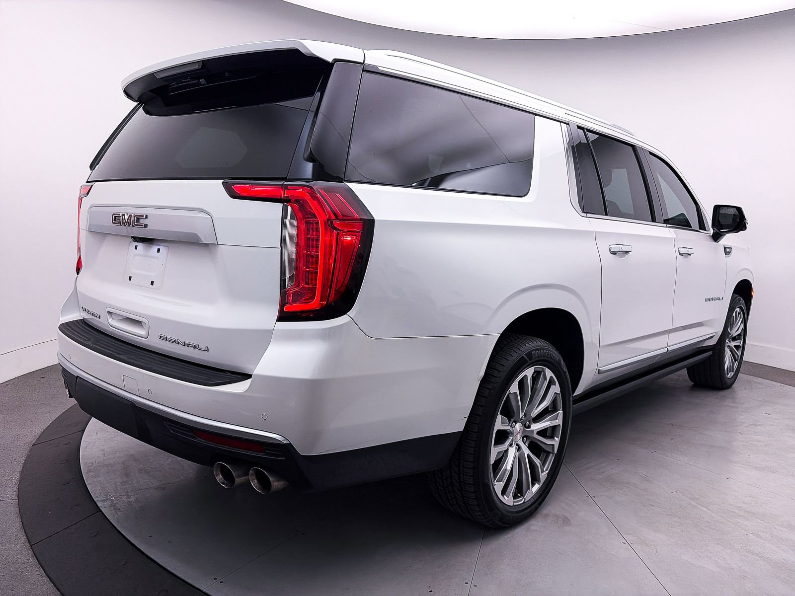 Used 2022 GMC Yukon XL Denali w/ Denali Ultimate Package image 19