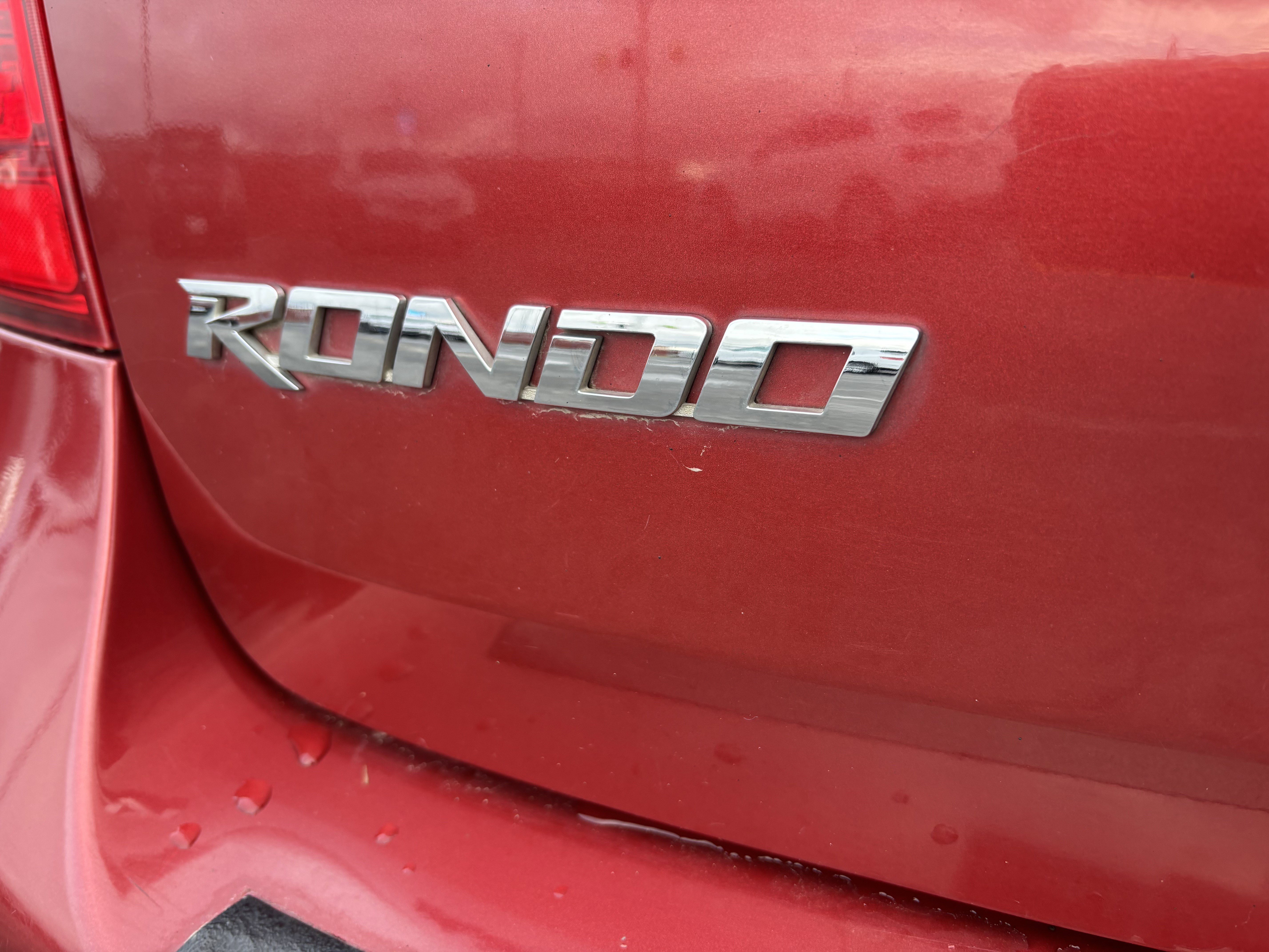 Used 2007 Kia Rondo LX w/ Convenience Pkg image 11