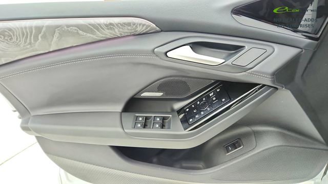 Used 2025 Audi A6 e-tron Premium Plus w/ Premium Plus RWD image 34