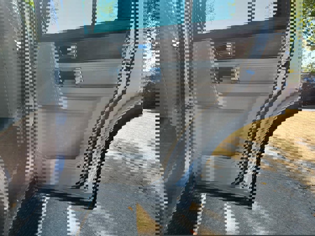 Used 2016 Land Rover LR4 HSE LUX image 34