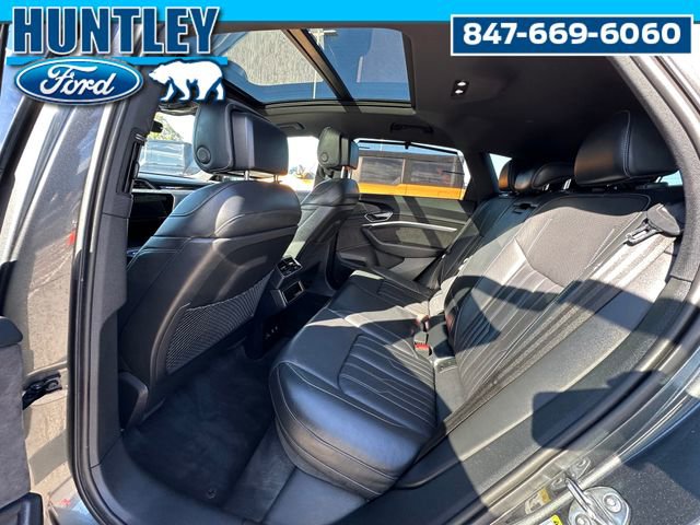 Used 2019 Audi e-tron Prestige w/ Prestige Package image 19