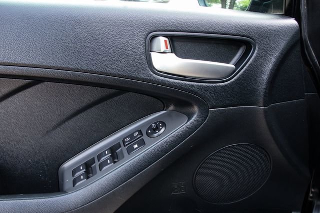 Used 2017 Kia Forte LX image 14