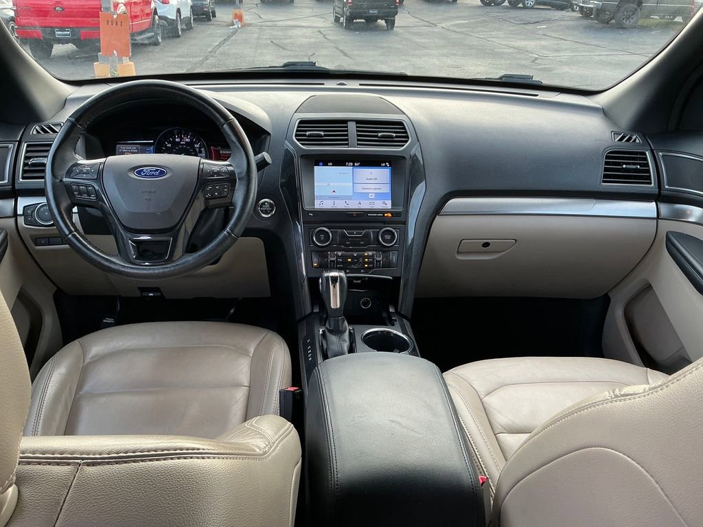 Used 2018 Ford Explorer XLT w/ Equipment Group 202A image 17